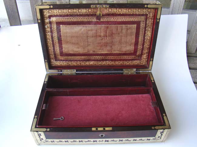 A magnificent early 19th century English brass mounted rosewood travelling dressing box circa 1810-1830. — image 5